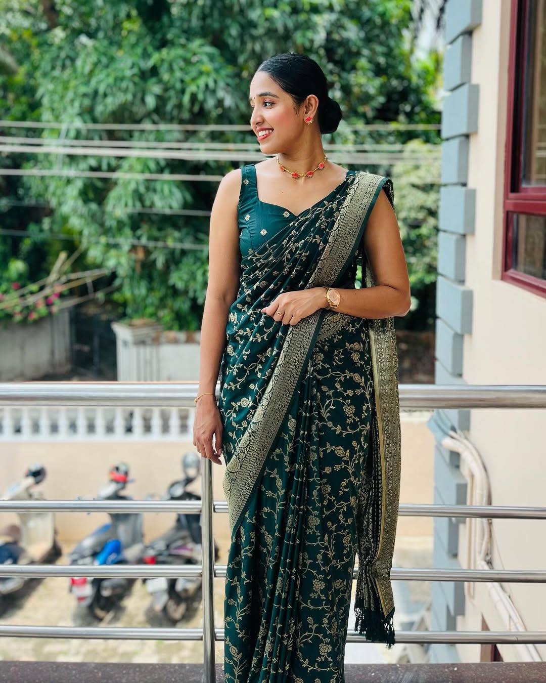 Quintessential Banarasi Soft Silk Saree With Blouse Piece