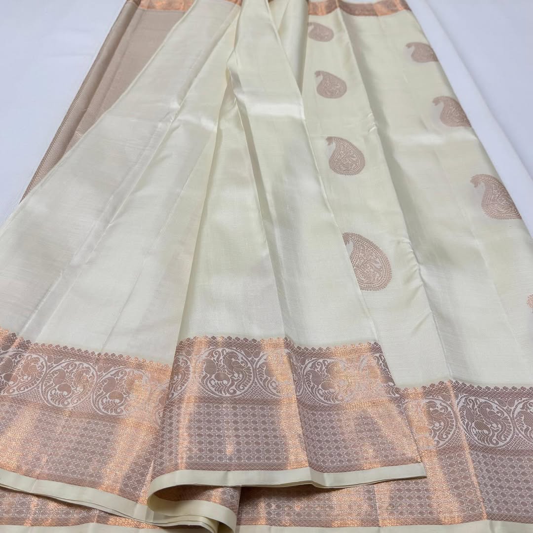 Ideal White Banarasi Soft Silk Saree With Blouse Piece
