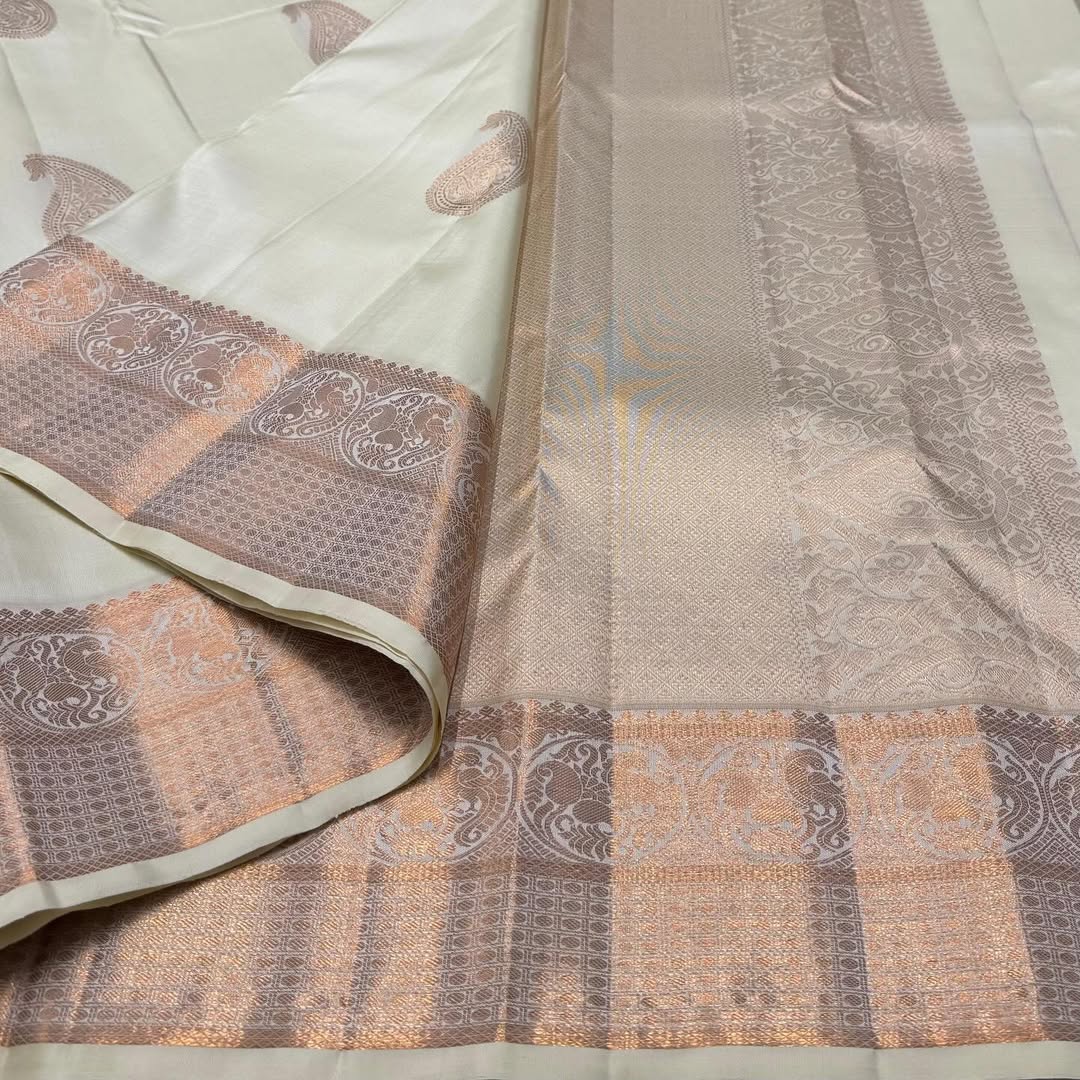 Ideal White Banarasi Soft Silk Saree With Blouse Piece
