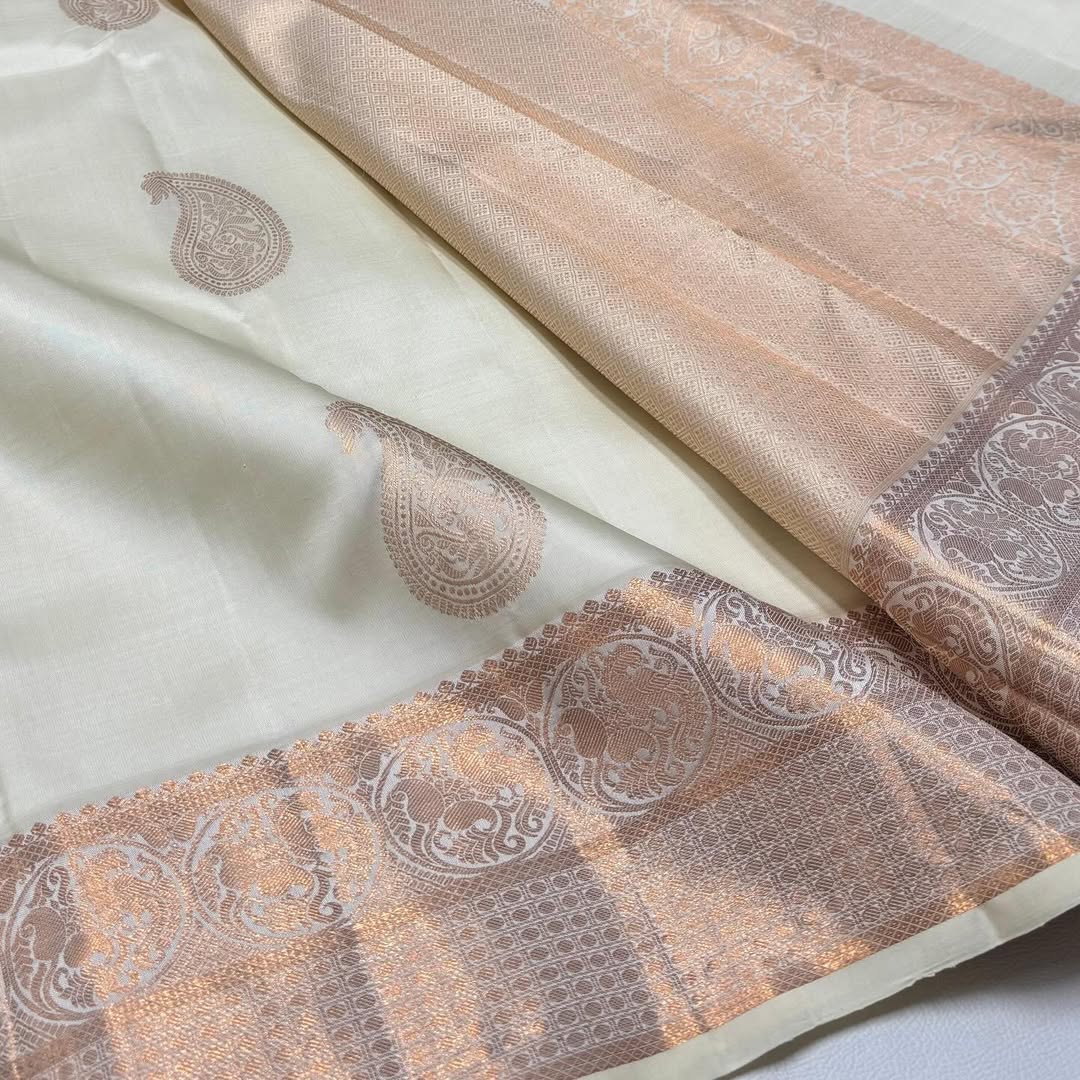 Ideal White Banarasi Soft Silk Saree With Blouse Piece