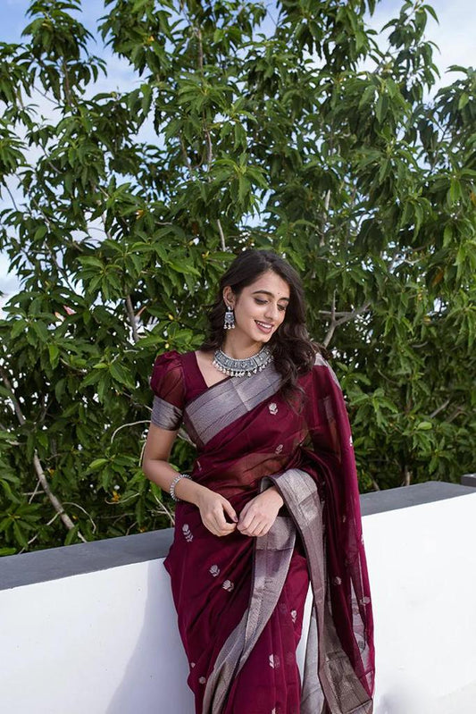 Mellifluous Cotton Silk Saree With Tempting Blouse Piece