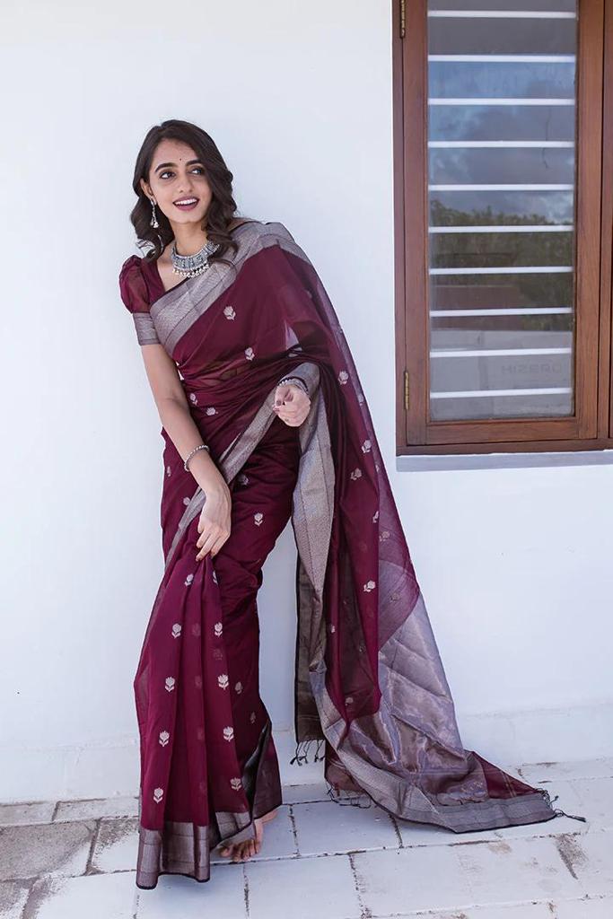 Mellifluous Cotton Silk Saree With Tempting Blouse Piece