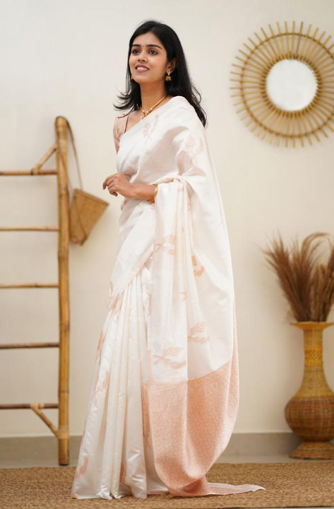 Elegant White Soft Banarasi Silk Saree With Blouse Piece