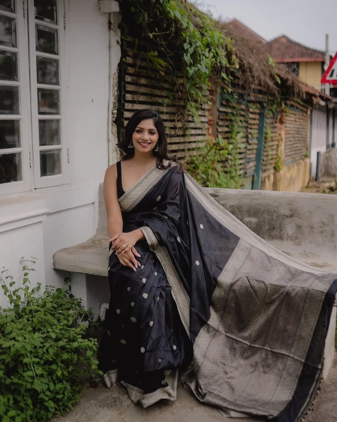 A glam Black Color Banarasi Soft Silk Saree With Blouse Piece