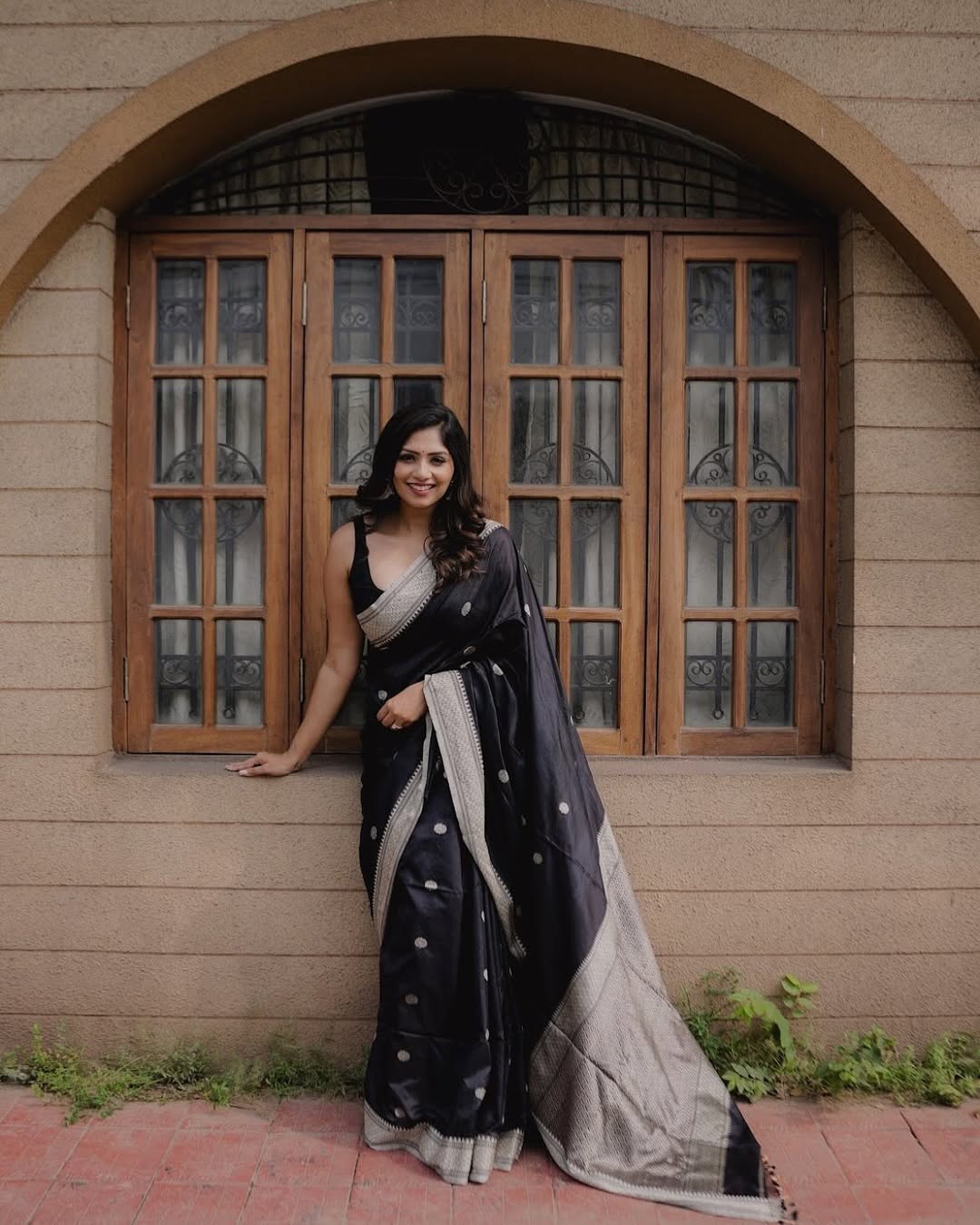 A glam Black Color Banarasi Soft Silk Saree With Blouse Piece