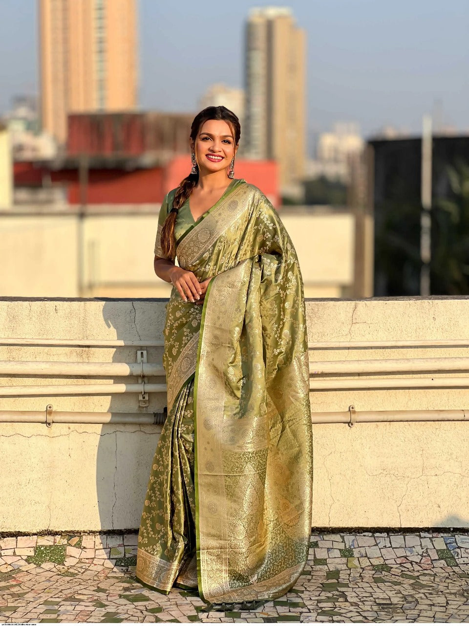 Inspiring Pista Banarasi Soft Silk Saree With Blouse Piece
