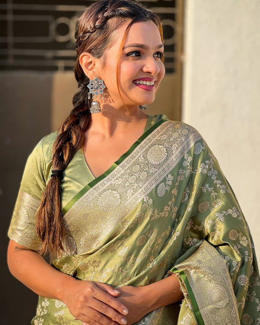 Inspiring Pista Banarasi Soft Silk Saree With Blouse Piece