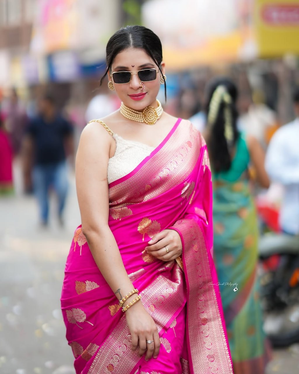Attreactive Pink Banarasi Soft Silk Saree With Blouse Piece