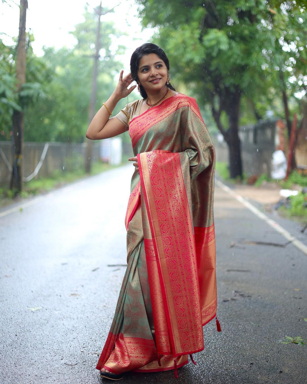 Adorable Banarasi Soft Silk Saree With Blouse Piece