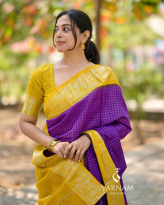 Arresting Purple Banarasi Soft Silk Saree With Blouse Piece